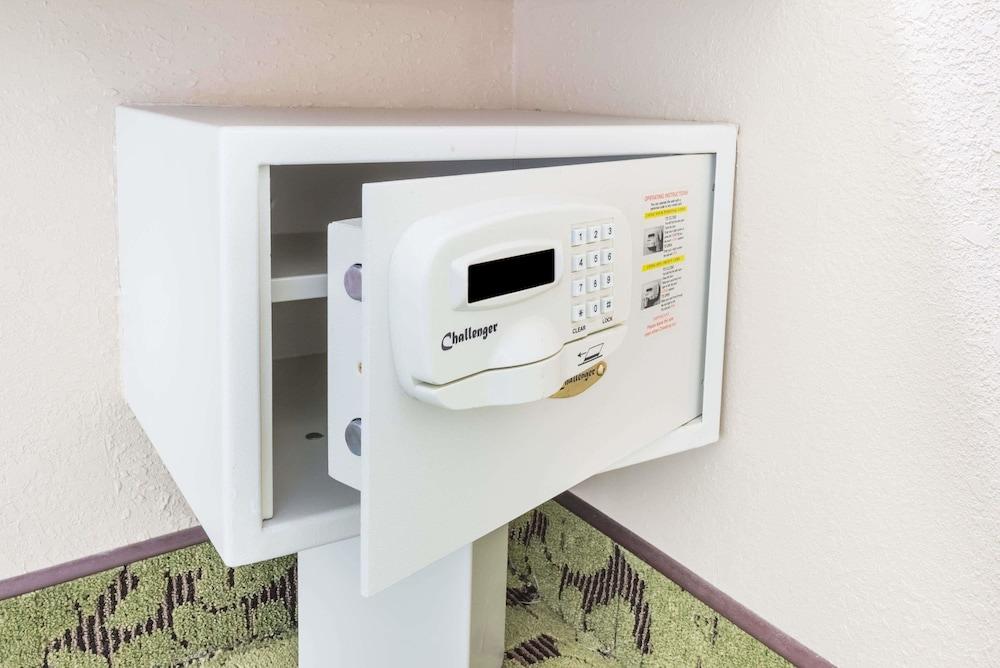トラベロッジ バイ ウィンダム ブルーミントン エクステリア 写真
